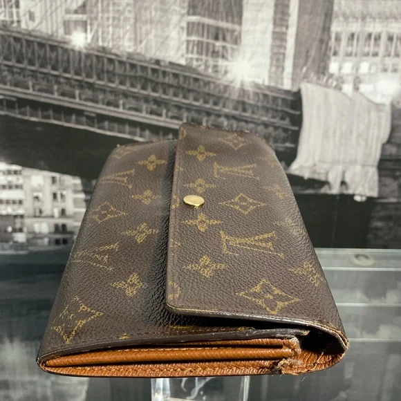 Authentic Louis Vuitton Monogram Sarah Wallet - Picture 10 of 13